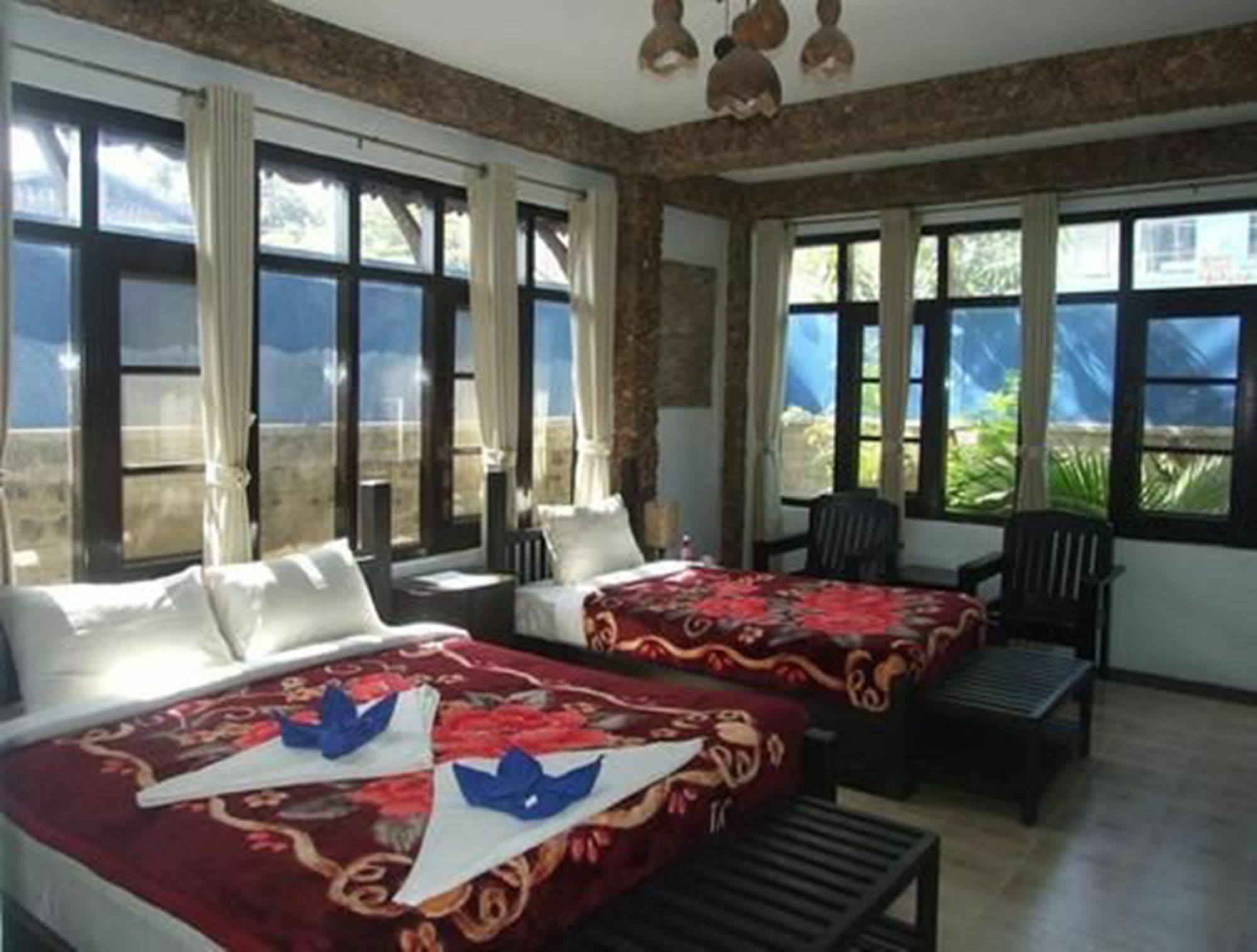 Aquarius Inn Nyaung Shwe Buitenkant foto